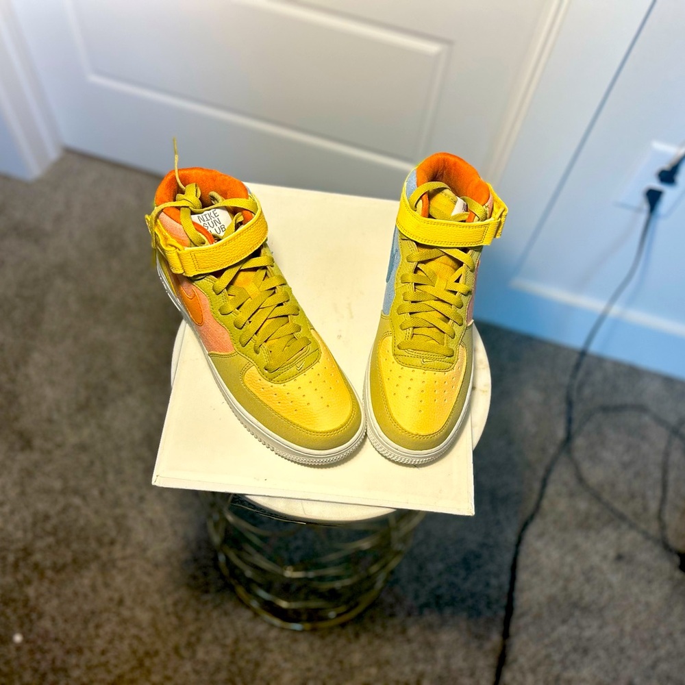 Multiple colors Nikes…..